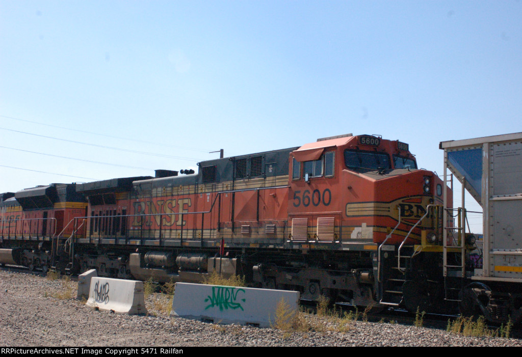 Classy - BNSF 5600